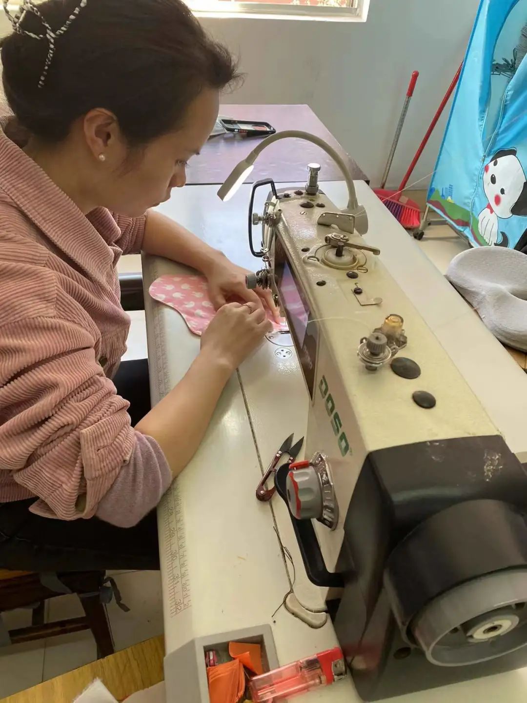 她缝了十年水洗卫生巾，捍卫少数派女孩儿的“经期自由”