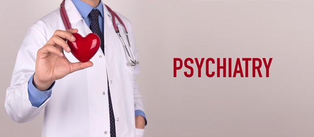 女友23岁我是她的初恋，发现她网聊暧昧，我爱她，还适合结婚吗？