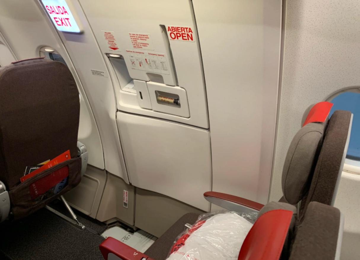 飞机失事为什么不让跳伞宁愿坠机,飞机失事真的能选择降落伞逃生吗