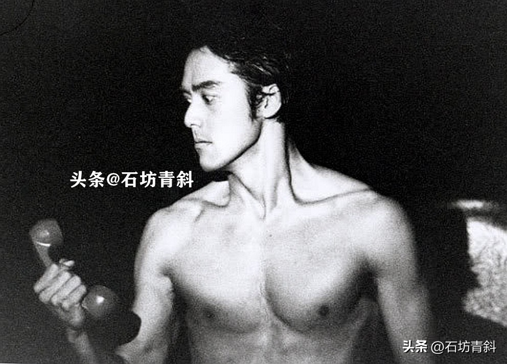 连续43次上杂志封面，欠数亿债务，靠礼券维生，娶小15岁妻子