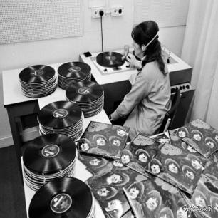 日军抽打伪军,日寇残忍的暴行