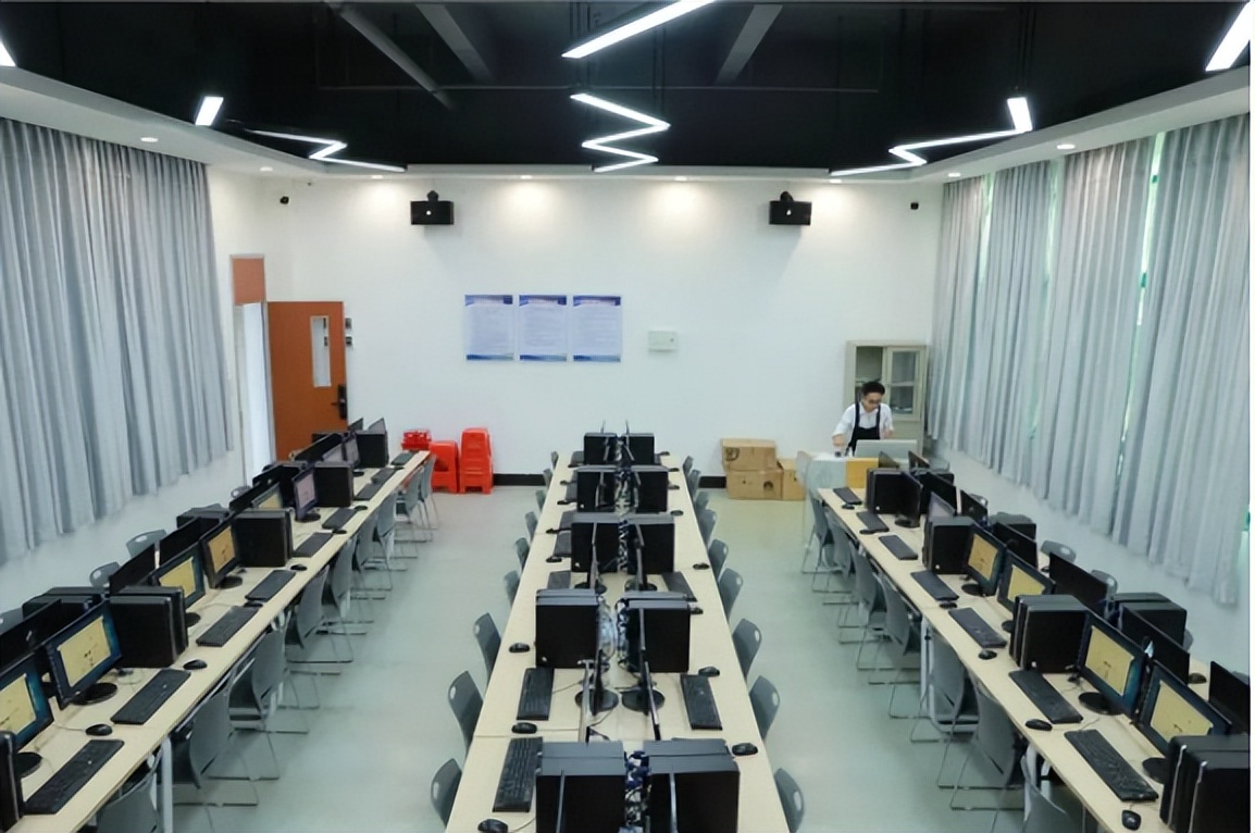 我与火爆全网的“ChatGPT”聊广州华立科技职业学院