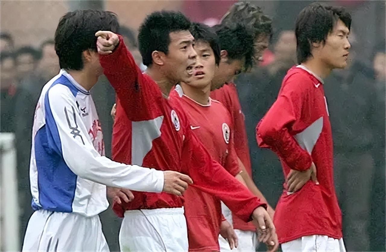 徐亮被外援抢任意球,徐亮评价赵本山足球