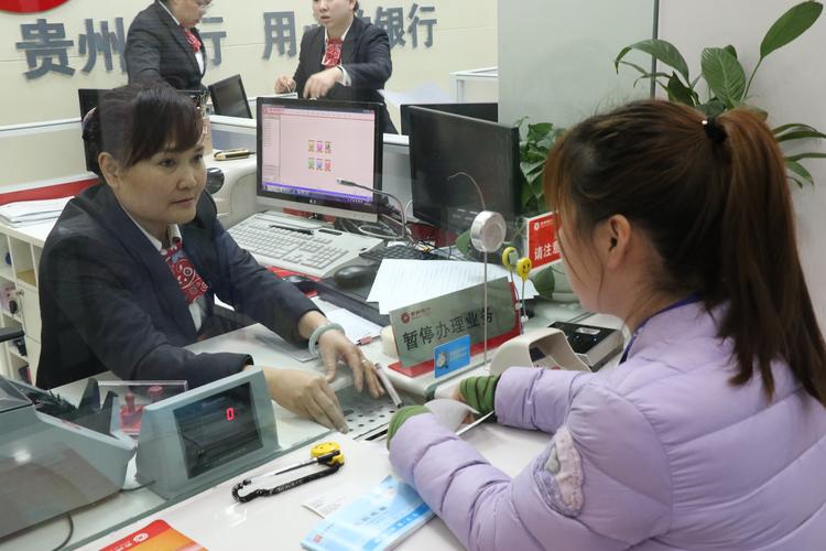 储户取款被限额一千元是否违法,银行卡突然限额1000能正常取款吗