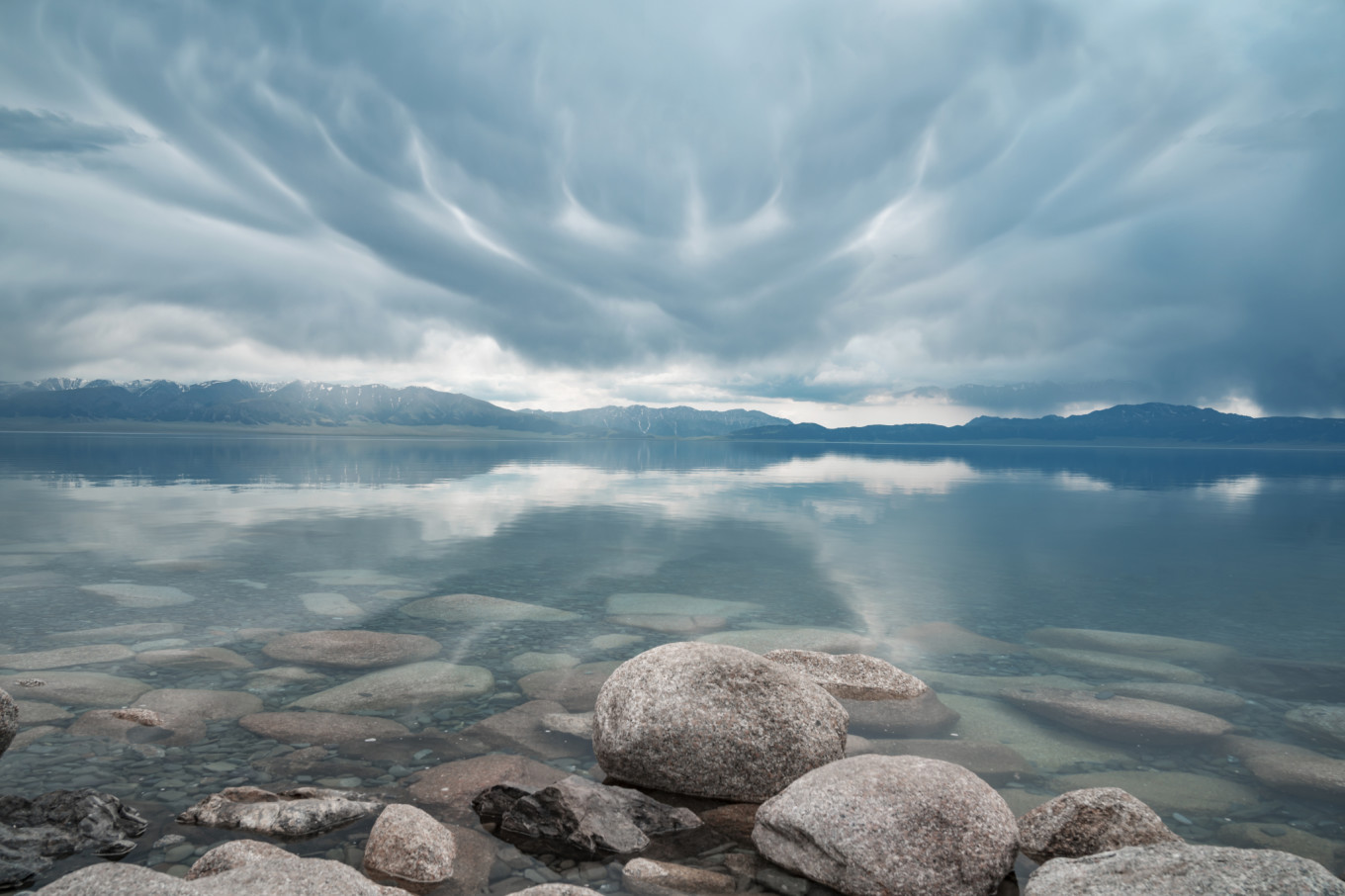 去新疆发现伊犁的美,世界之美尽在伊犁