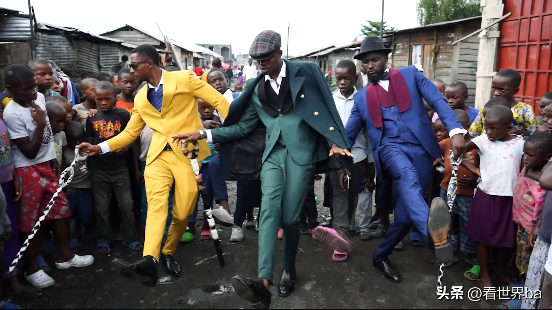 非洲贫民窟里的花花公子，宁愿全家饿肚子，也要*款贷**买名牌