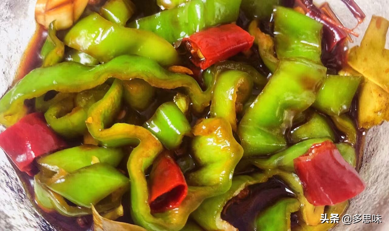 朝鲜族萝卜丝咸菜咸香,咸香萝卜黄瓜辣椒咸菜