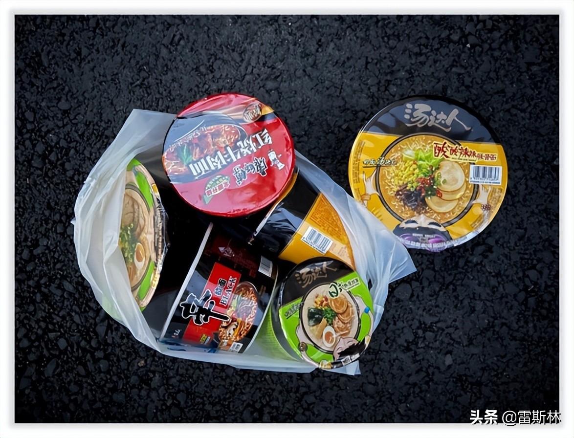 “我在大润发打了32天地铺，才知道疫情下的人最需要什么”