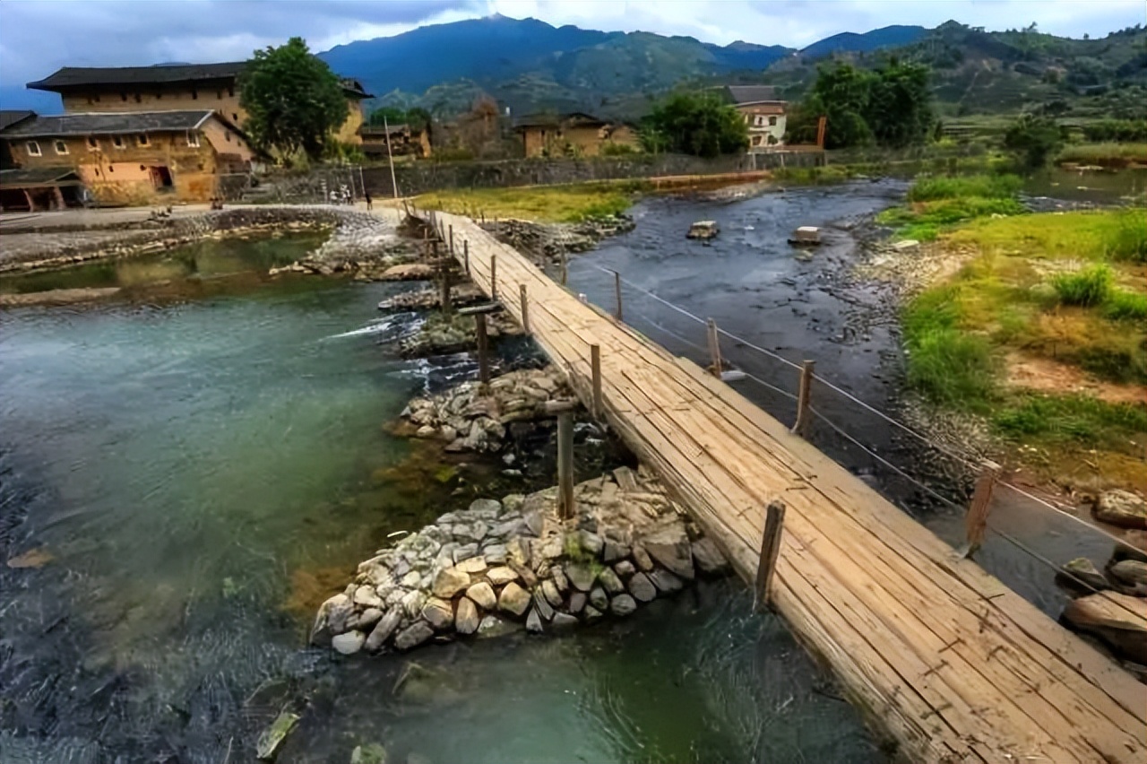 广州出发-梅州+福建3天游，打卡云水谣古镇+永定土楼+松口古镇