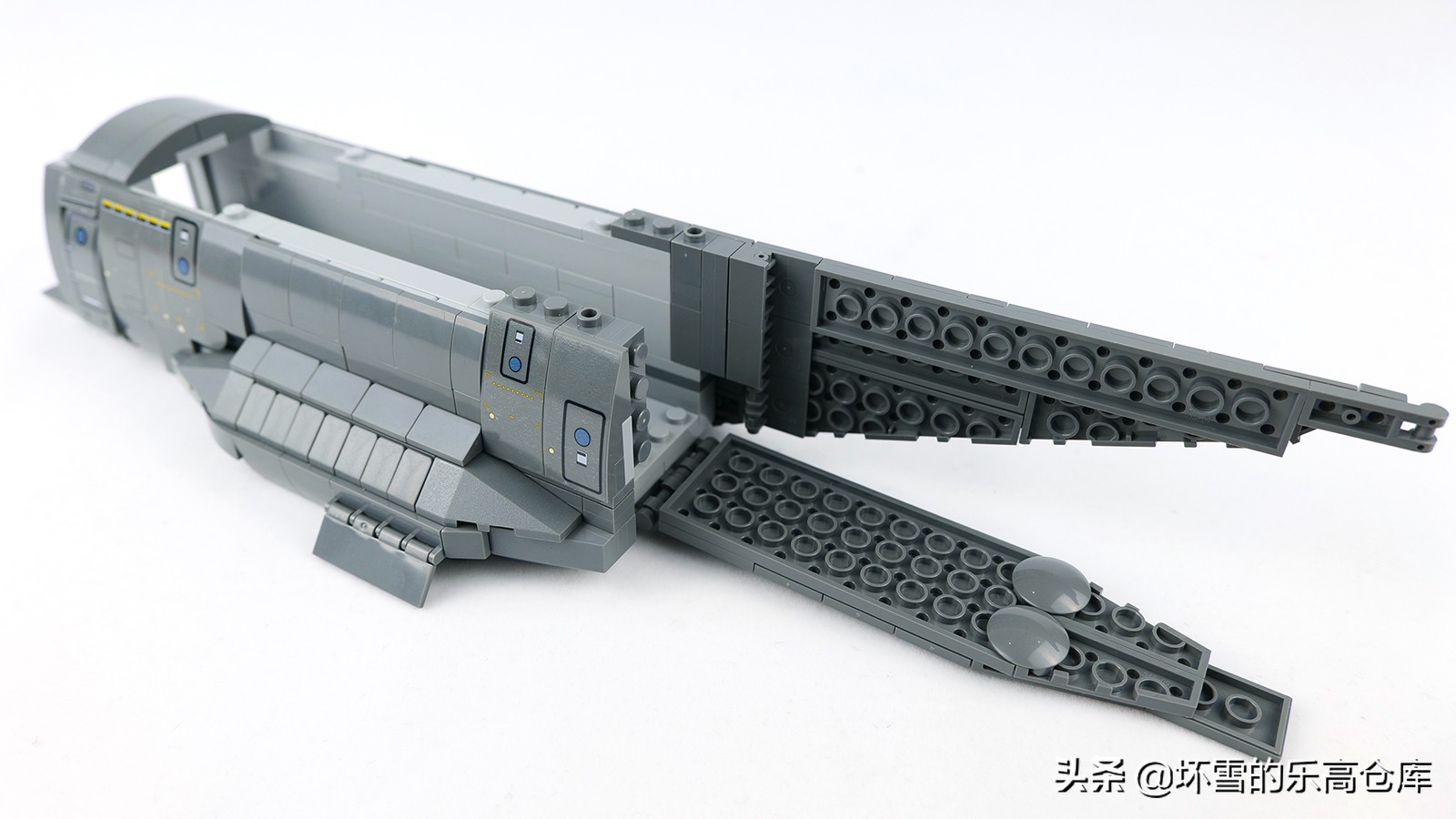 森宝积木6800a拼装视频,胖妞100个积木拼一个超大的机器人