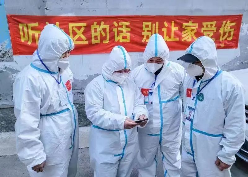 当好四员防控疫情,疫情防控教师志愿者在行动