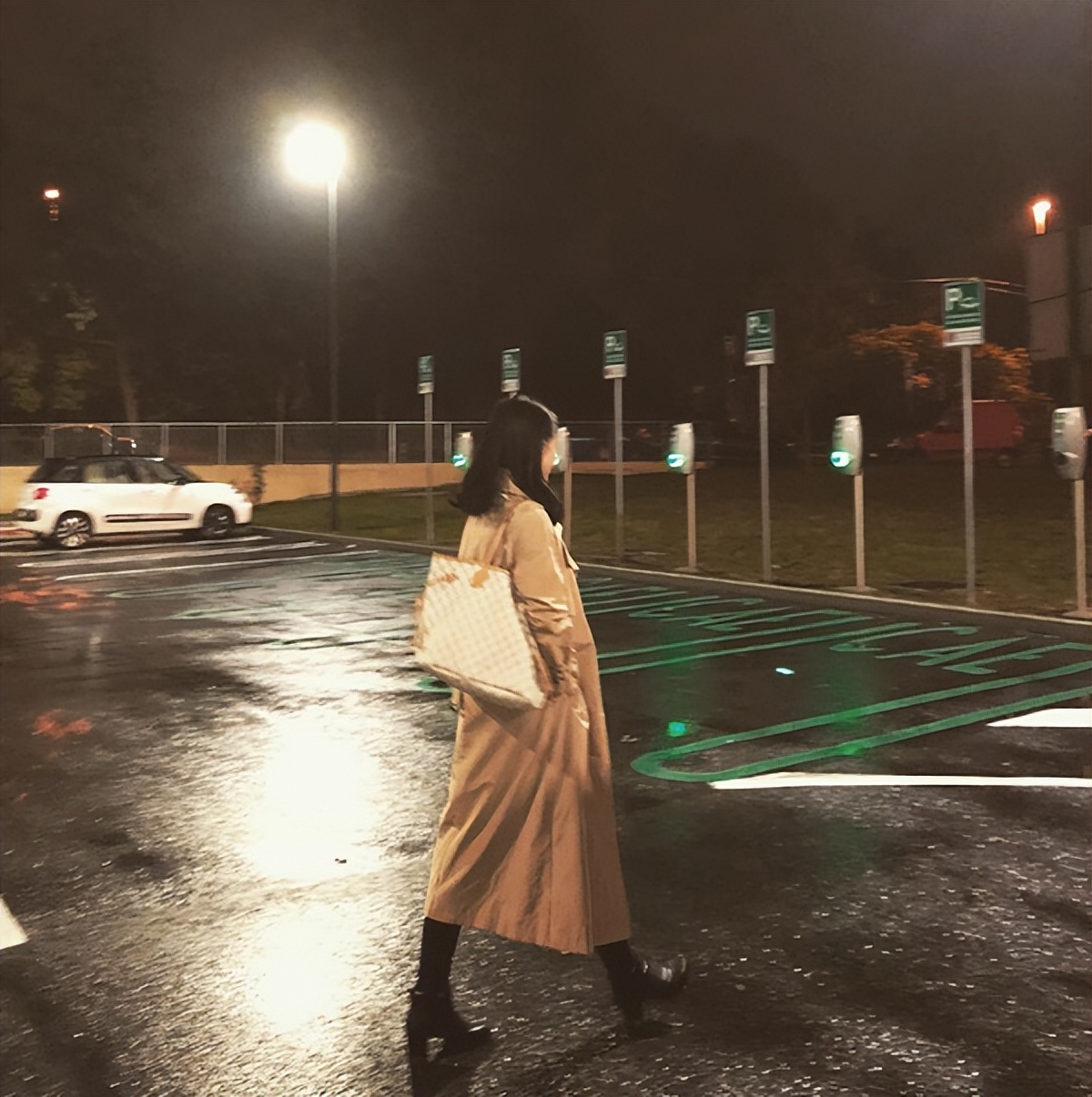 卖二手奢侈品app平台有哪些,二手奢侈品交易平台需要什么