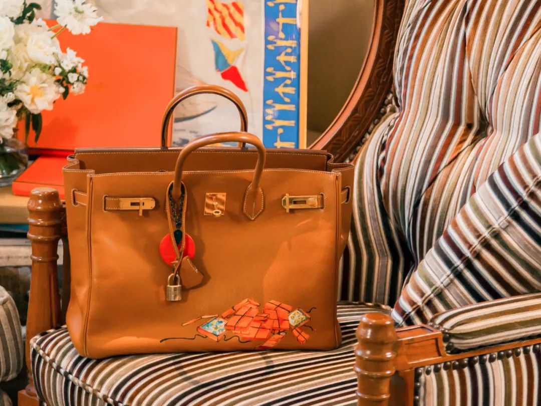 最火的爱马仕丝巾,第一条爱马仕丝巾