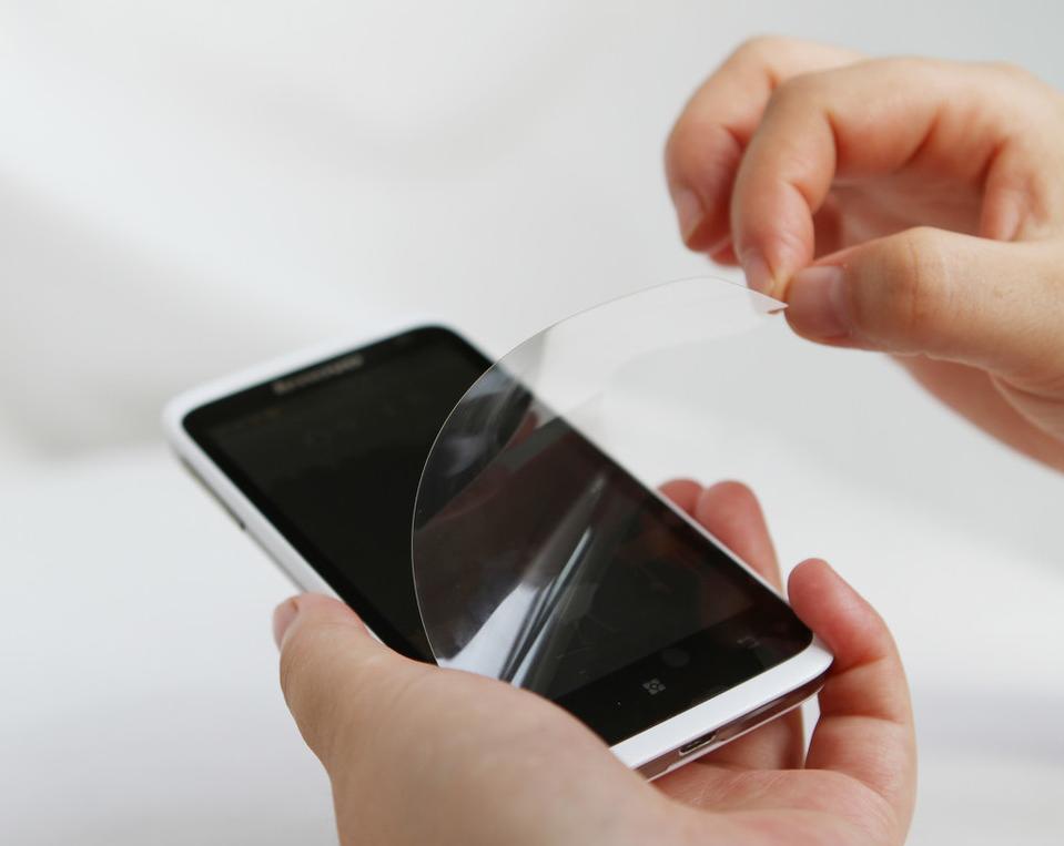 手机贴膜跟不贴膜摔坏的区别,手机摔了还能贴膜吗