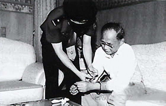 “好色青天”麦崇楷：走公款报销嫖资，在办公室与多名女律师幽会