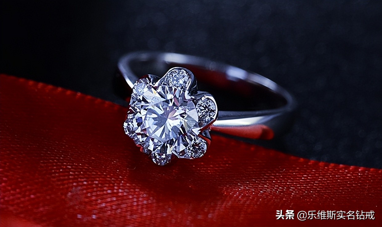 钻石戒指怎么看切工等级好坏,婚戒款式钻石大小注意事项
