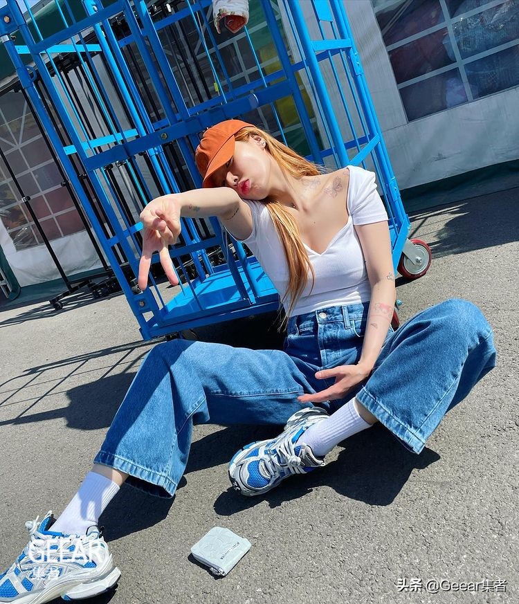 从太妍到泫雅韩，为何倒V拍照手势在韩国引潮流？