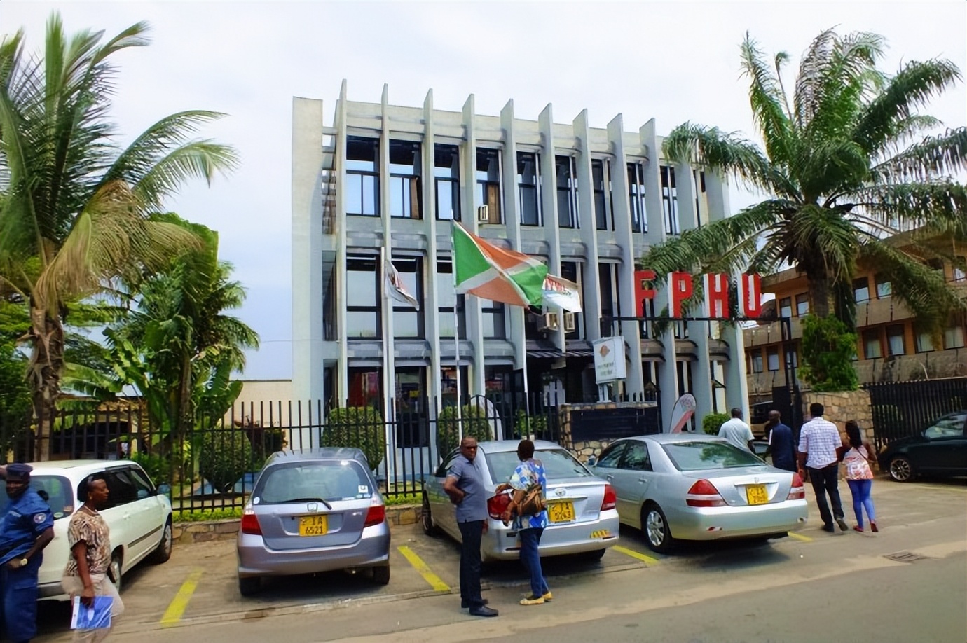 非洲国家布隆迪：禁止跑步，有自行车就是土豪，一把锄头就是彩礼