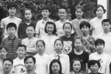 为了梦想踏踏实实走好每一步访与两任总理面对面的孟家女孩孟笛遥