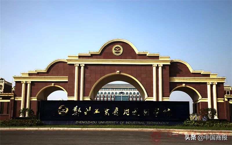 21岁大学生深夜在校内溺亡,律师:学校应提供监控视频