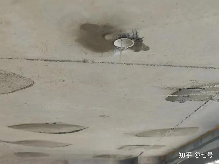 飘窗固定扇渗漏水怎么办,飘窗漏水的概率