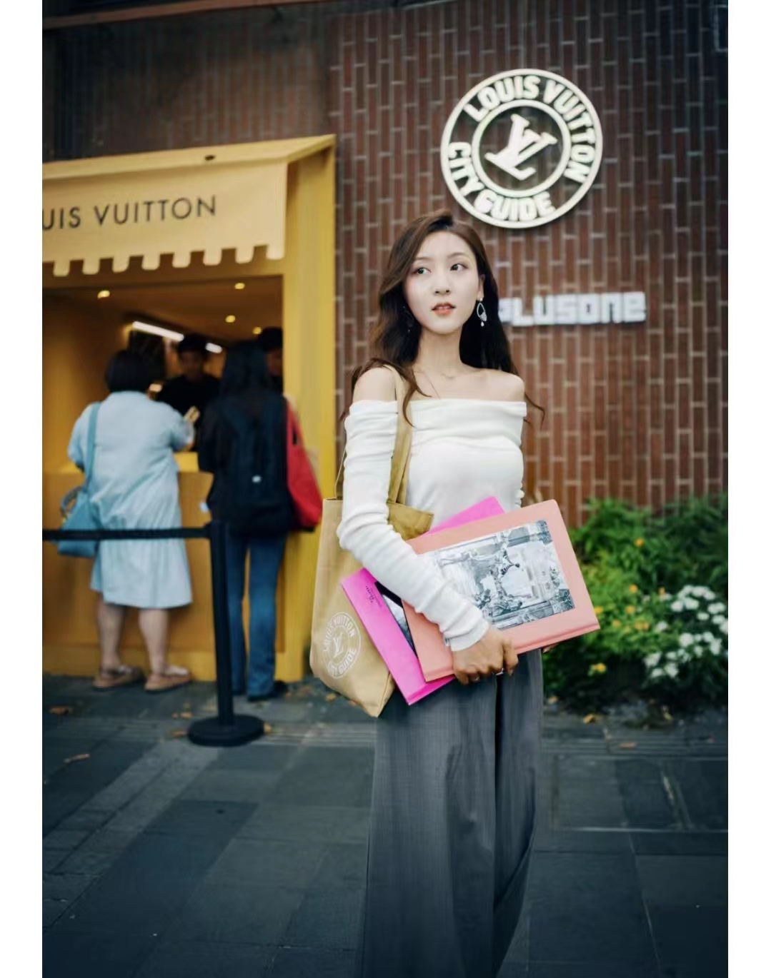 lv购物袋搭配衣服,lv帆布包穿搭