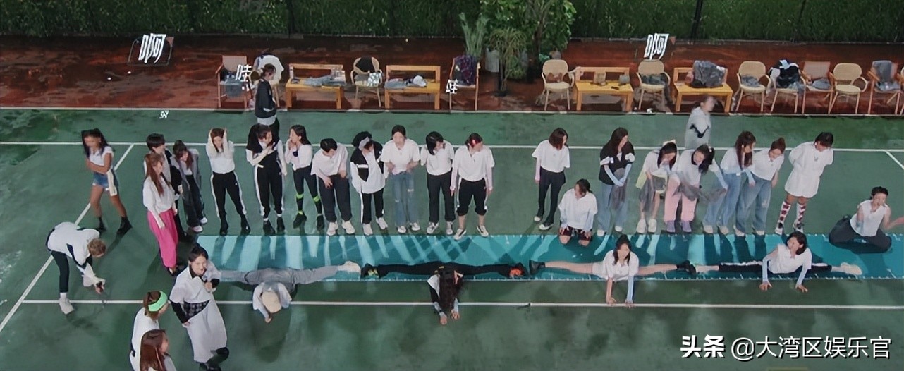 浪姐2左小青表演空中劈叉,浪姐劈叉接力完整版