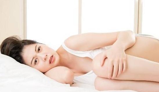 女性阴道有白色泡沫排出，或许暗示4种情况，别不当回事