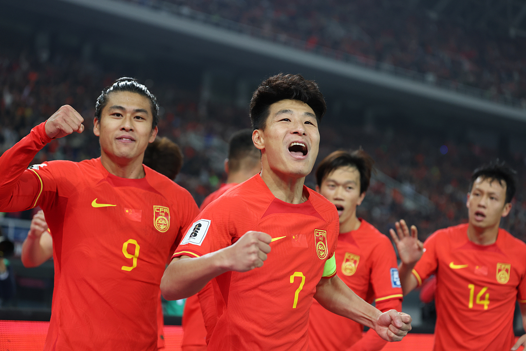 武磊5天内两战新加坡打入3球,武磊最新消息国足比赛