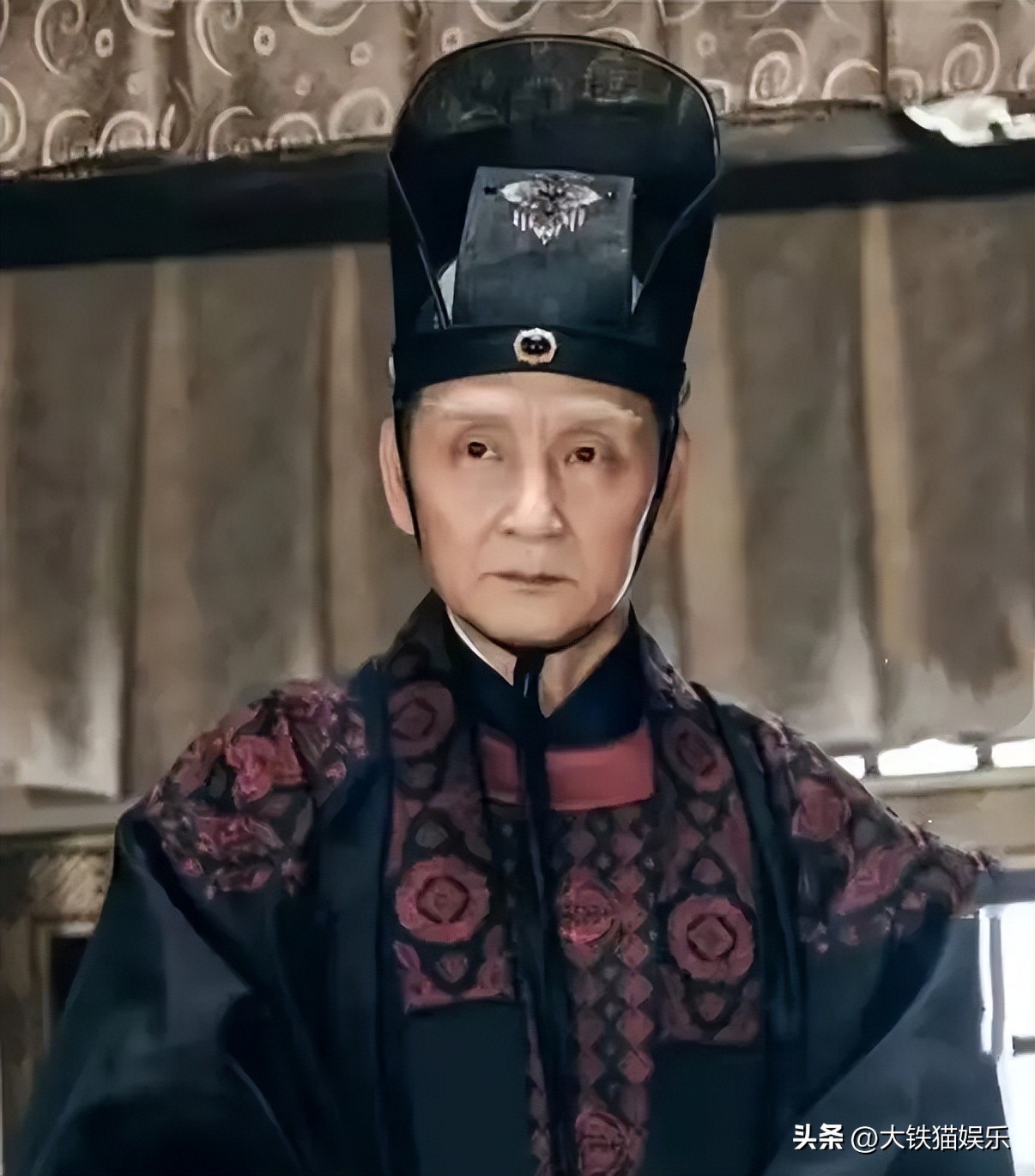 《雪豹》12年后男主凉了,女主退圈当霸总,“关系户”逆袭成顶流