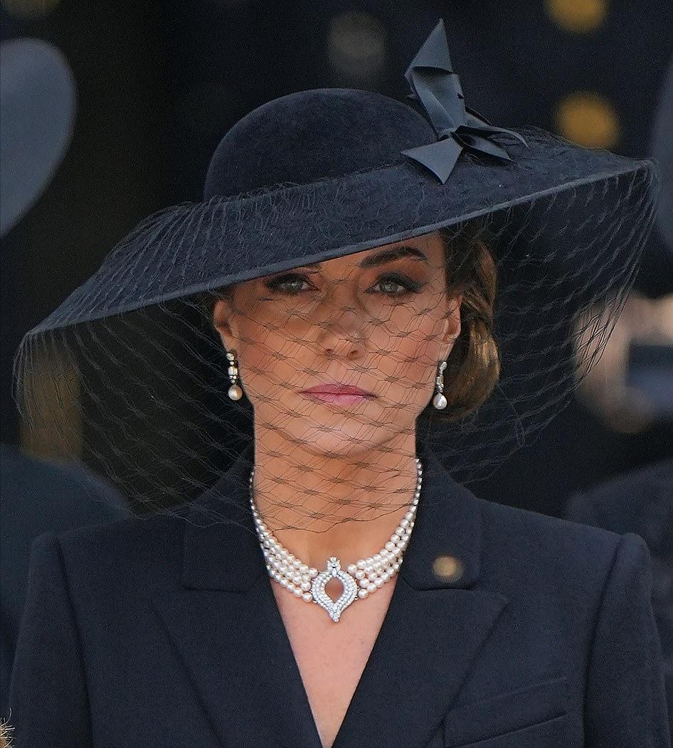 韩国第一夫人灰色大衣,韩国第一夫人晚礼服