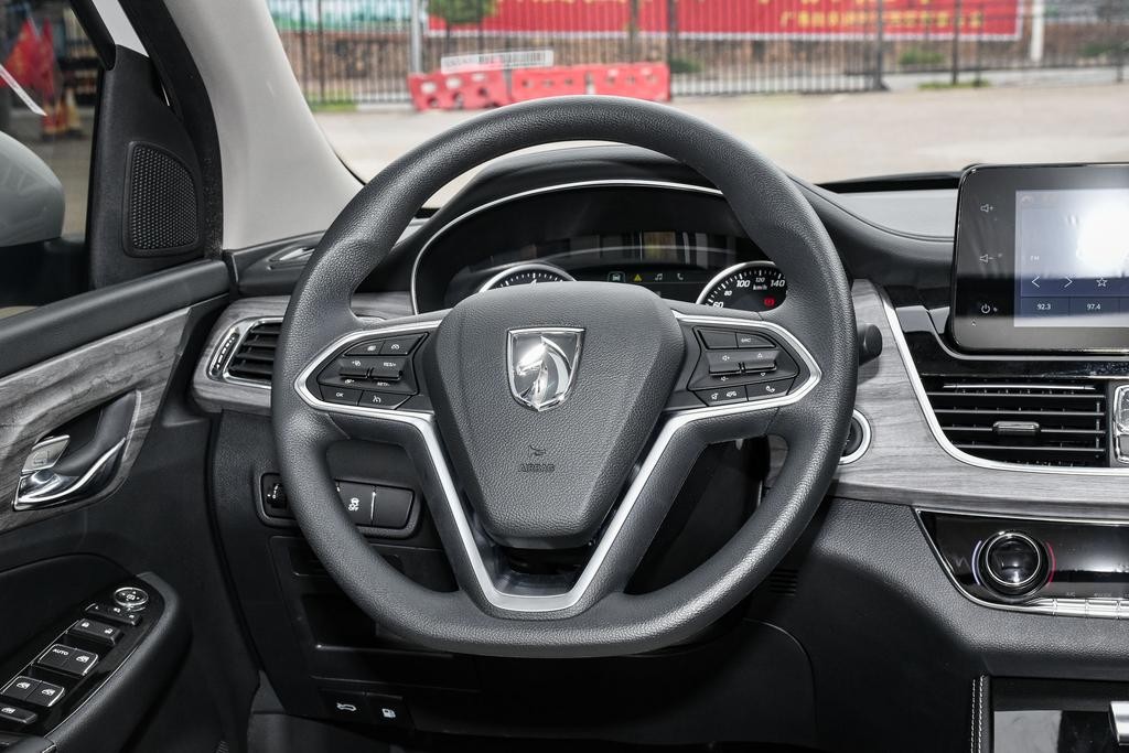 宝骏7305座,2021款宝骏730cvt试驾