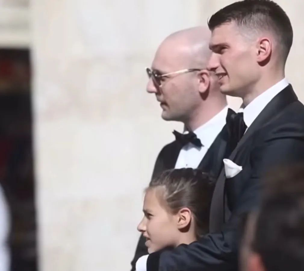 利瓦科维奇踢中超,利瓦科维奇拿球出禁区