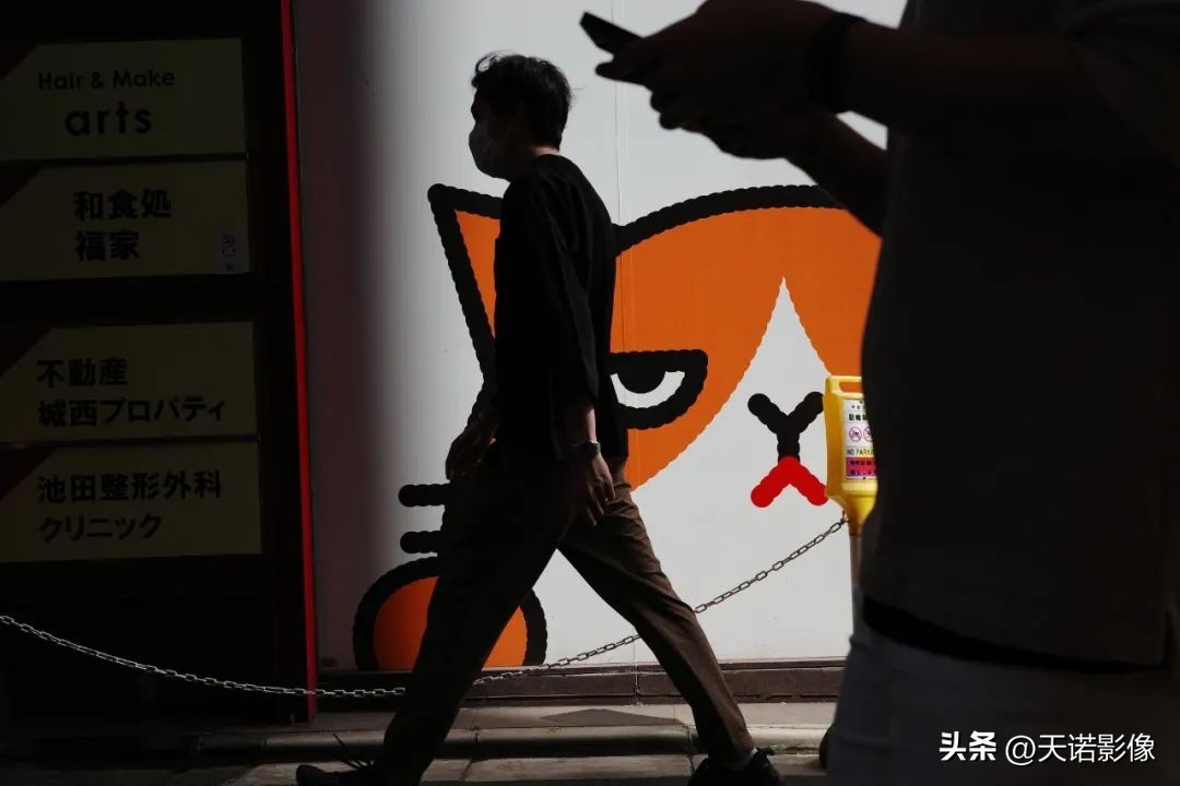 理光GRⅢGRⅢx为什么要双持?