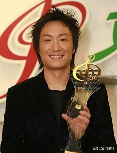 因一句：*鱼岛钓**是中国的，他惨遭封杀20年，如今复出依旧熠熠生辉