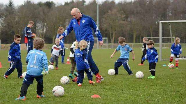 中国足协与阿根廷合作,中国足球和西班牙足协合作