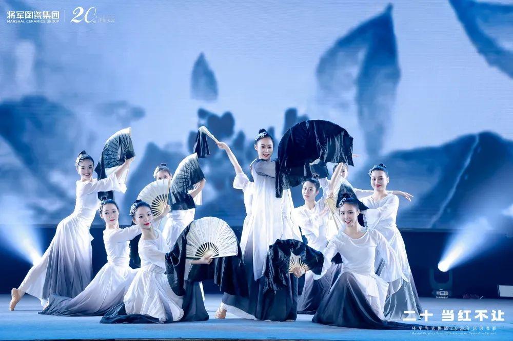 踏上百亿征程，这家陶瓷品牌向“百年企业”进军！