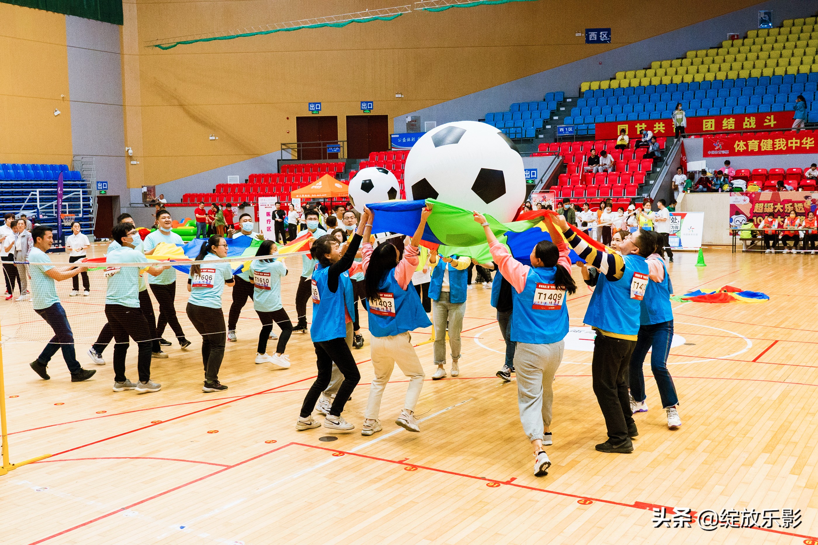 运动会开幕式舞蹈嗨爆全场,嗨翻全场的大赛