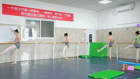 艺考舞蹈生压软开度魔鬼训练痛苦,舞蹈生的软开度魔鬼训练