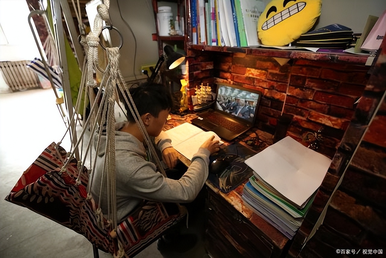 同样是大学宿舍，清北与浙大的选择，网友：这个问题我要想一会儿