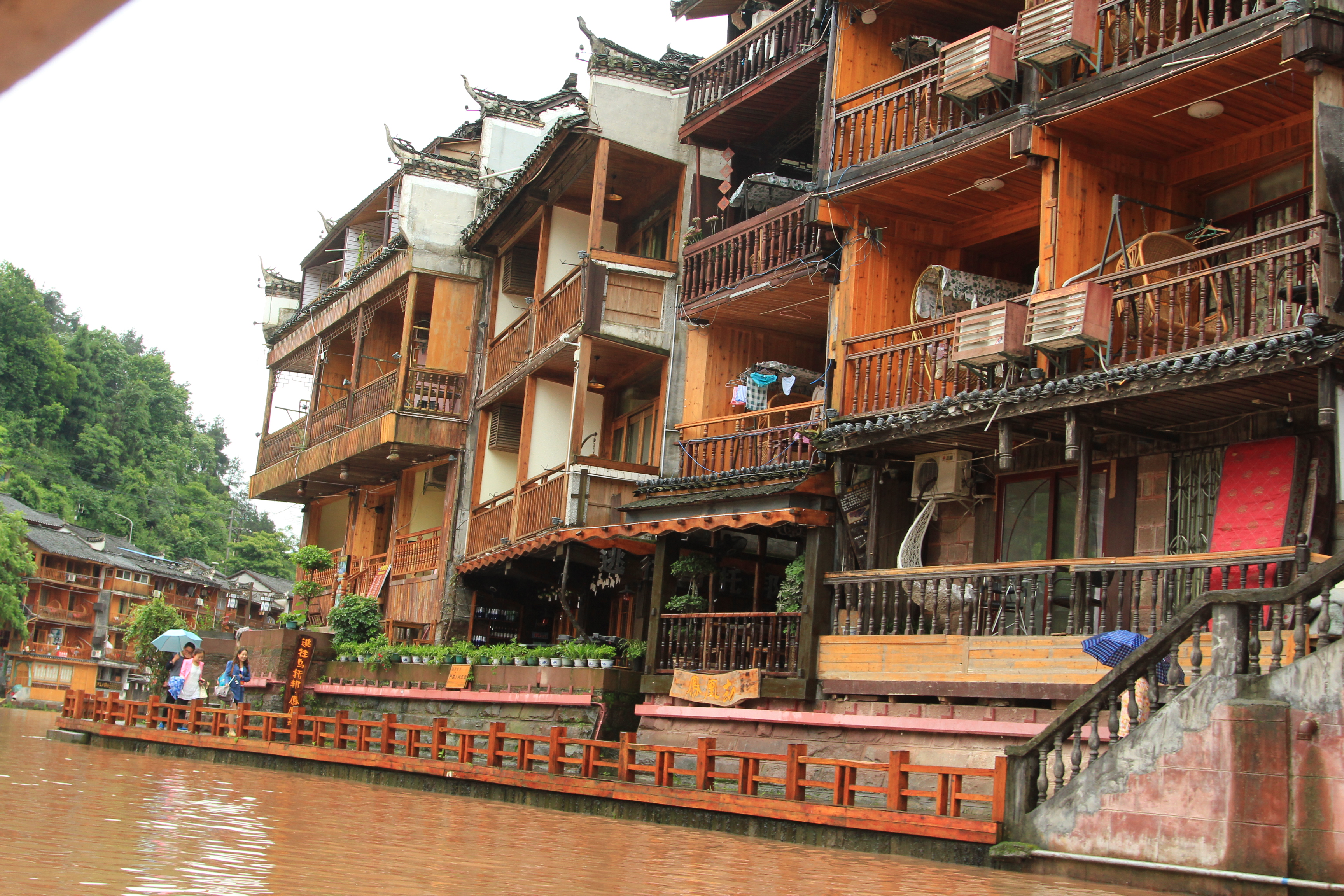 边城和凤凰古城哪个好玩,中国最美古城凤凰古城视频