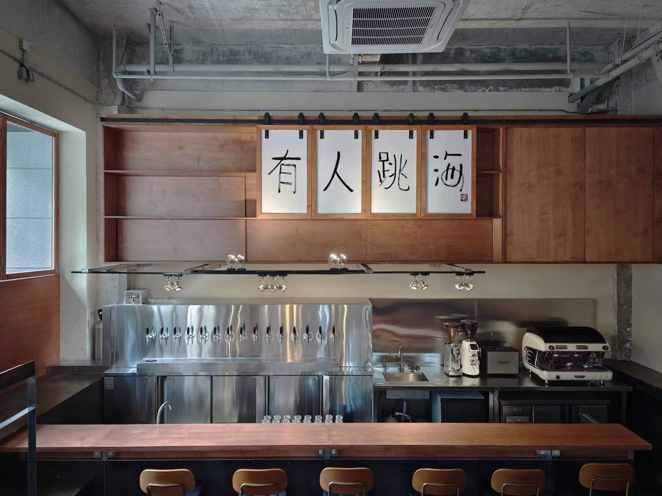 酒吧设计|“有人跳海”啤酒吧分享