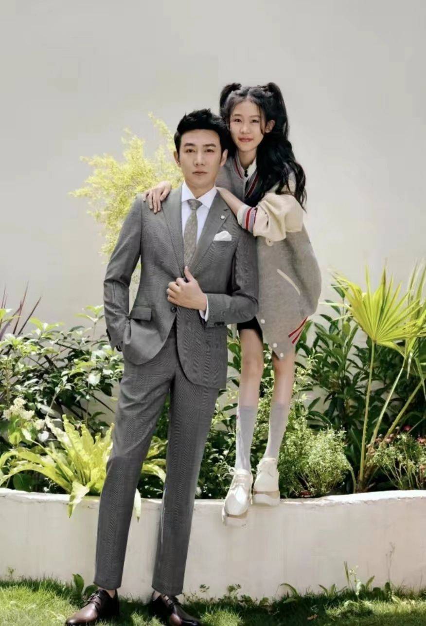 陆毅的大女儿的腿,陆毅大女儿近照多瘦