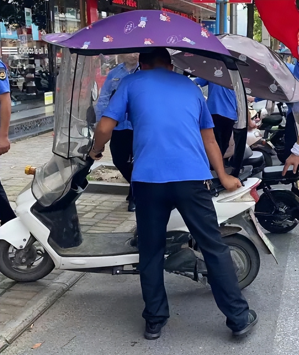 农妇洗衣服,农妇河边洗衣服引争议