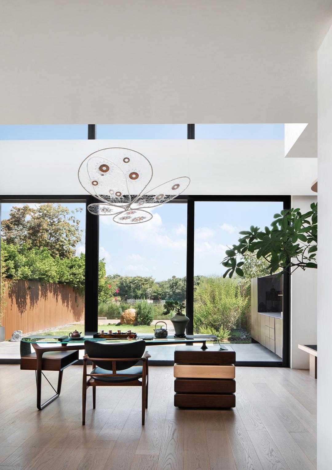 ACE DESIGN｜成都湖岸艺术别墅：逸享自在的湖岸艺术“家”