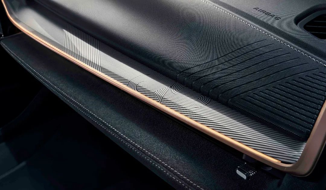 颜值和配置真的能打，别克E4纯电轿跑SUV上市