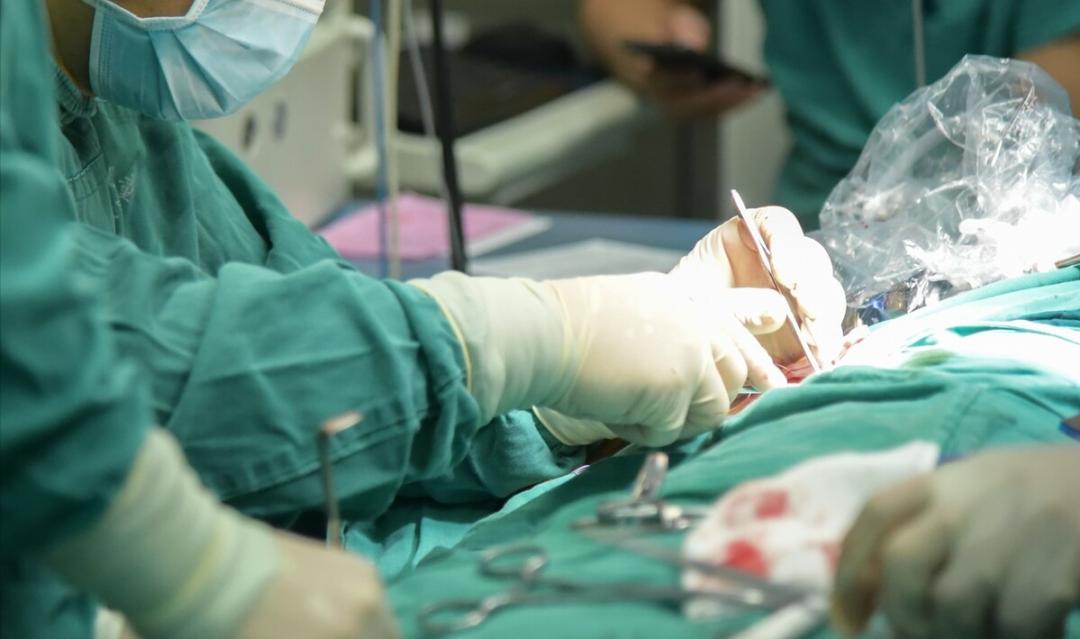 男子春节发现肝脏被掏空,男子腹痛肝脏被掏空