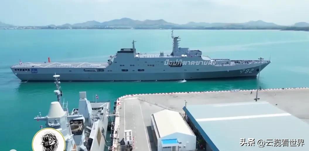外国人看中国为泰国造的登陆舰,我国大型登陆舰