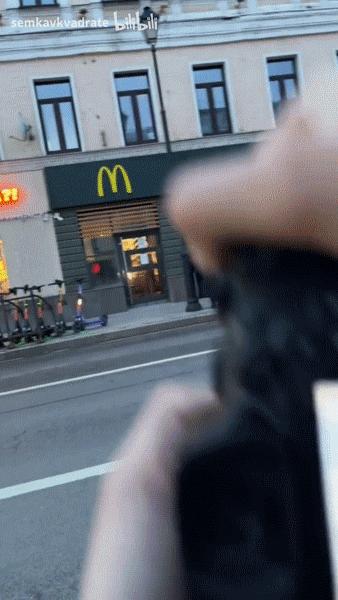 俄罗斯逃课女孩走红,俄罗斯女生被偷拍爆红网络