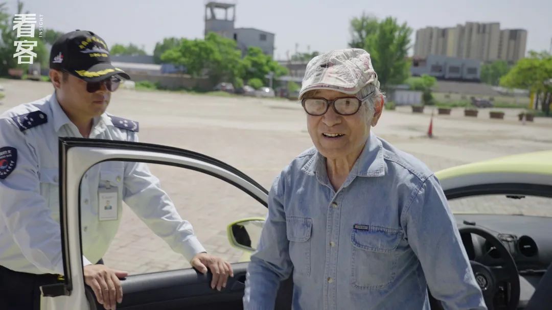 开歼20飞行员可以考驾照吗,1982年试飞员歼8